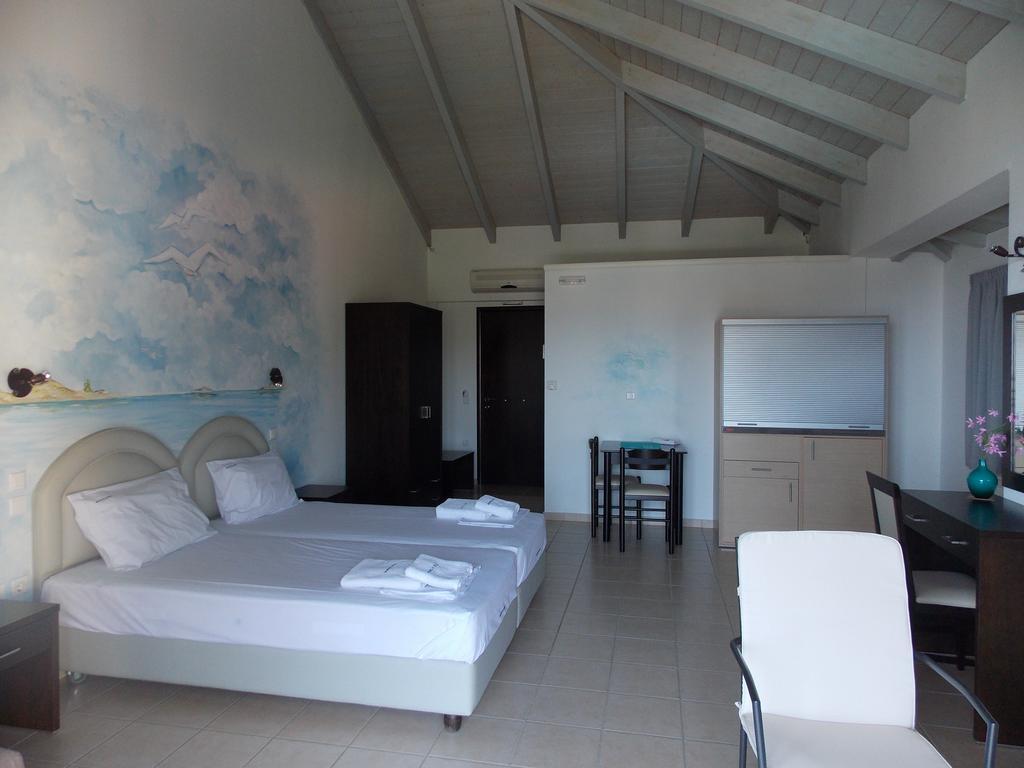 Hotel Theasis Paralia Sergoulas Zimmer foto