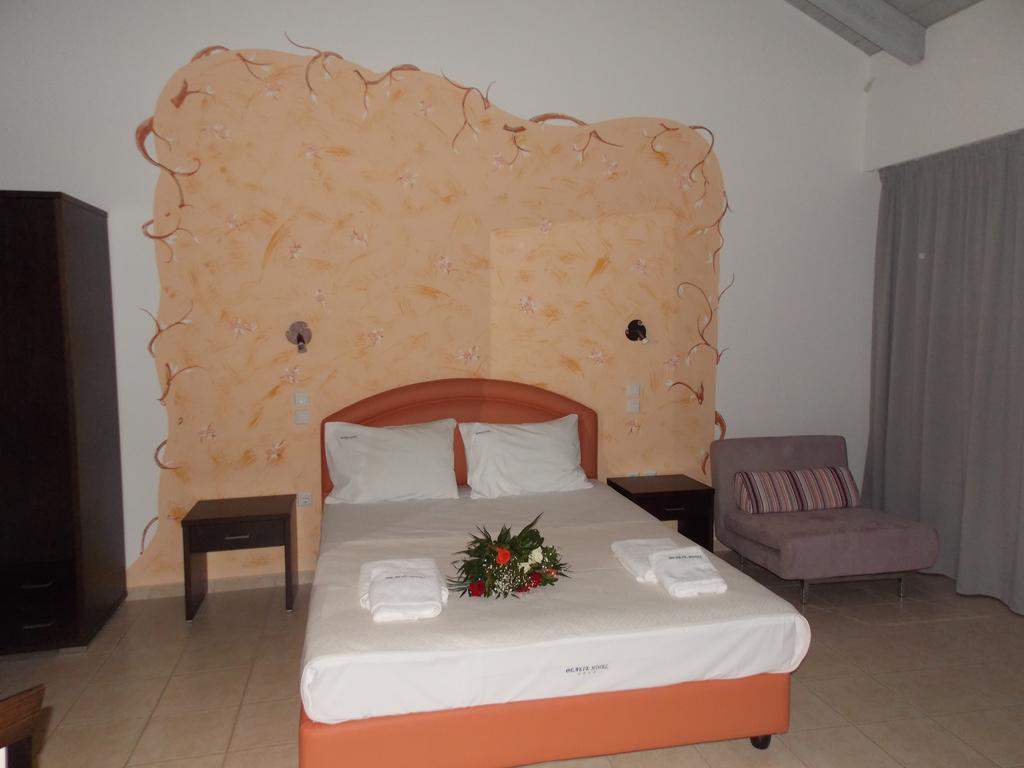 Hotel Theasis Paralia Sergoulas Zimmer foto